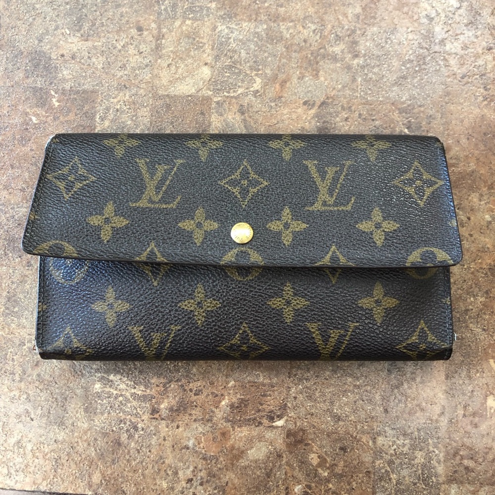 Louis Vuitton Wallet International Wallet.